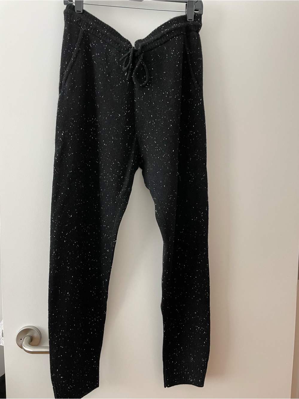 Theory Black Speckled Cashmere Women’s Joggers - size M . NWT!